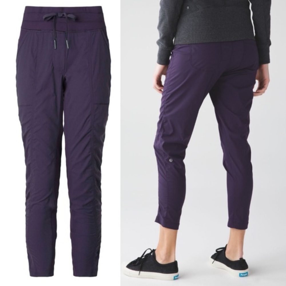 Lululemon Street To Studio Pant II 25”
Deep Zinfandel